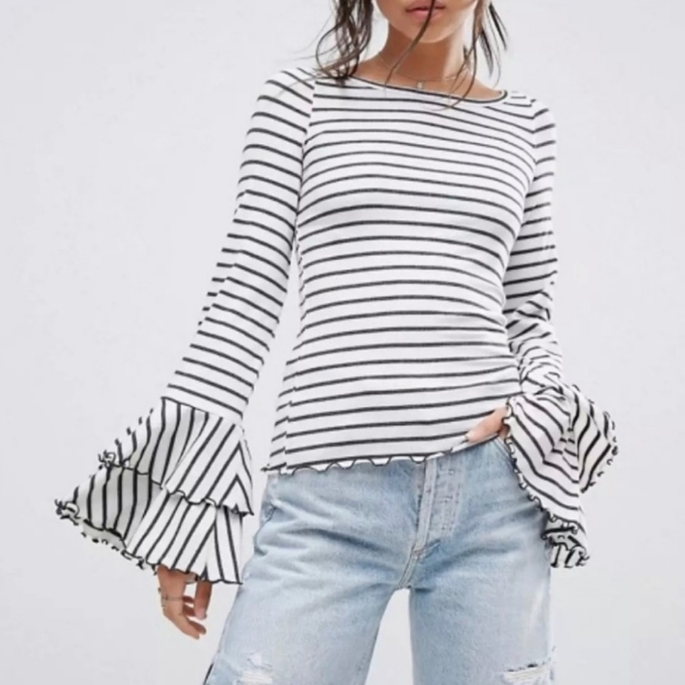 We The Free Good Find Bell Sleeve Ruffled Hem Striped Ribbed Tee Sz XS